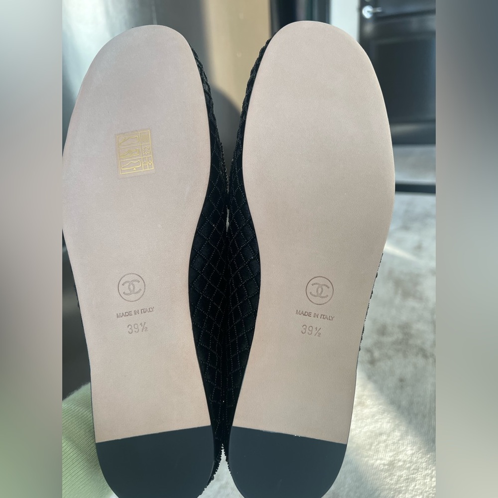 A Beautiful BRAND NEW fabric & embroidered pair of CHANEL Moccasin loafers 39.5 - Picture 2 of 15